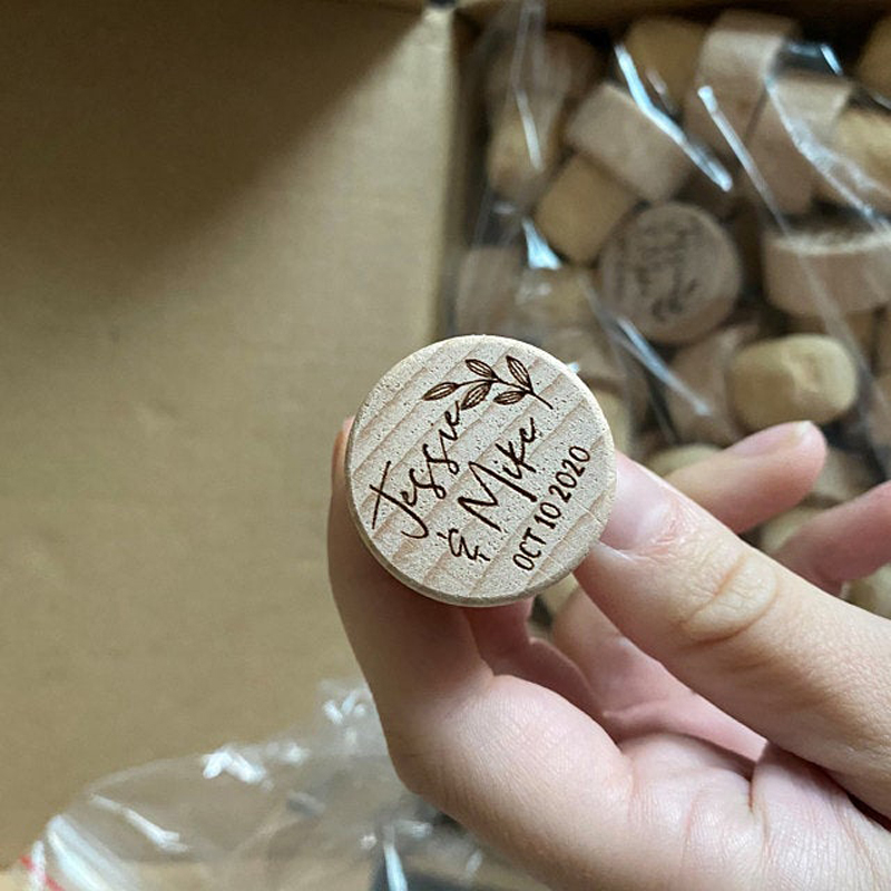 Customized Wood Wine Stopper W - Wedding Supply List recension och pris